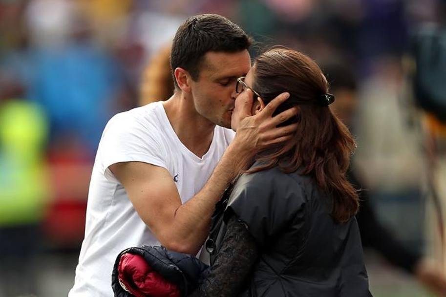 Il bacio alla moglie. Getty Images